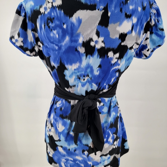 Maurices V Neck Blouse Top Blue Black Geometric Pattern Belted Shirt Stretch - Picture 6 of 8